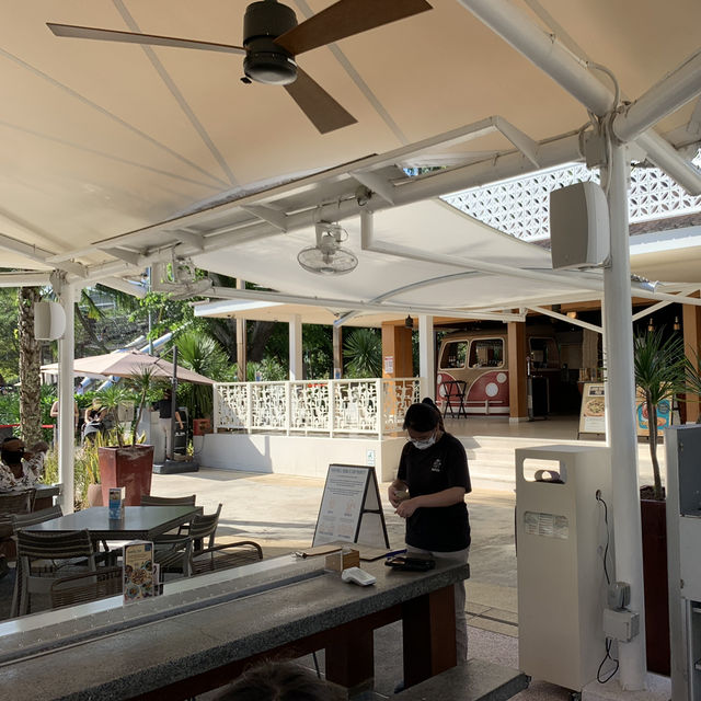 🍕 Beachside Bites at Trapizza, Sentosa
