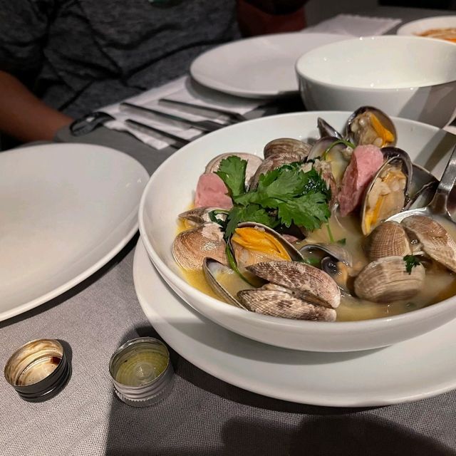 ร้าน "EAT ME" Restaurant บางรัก