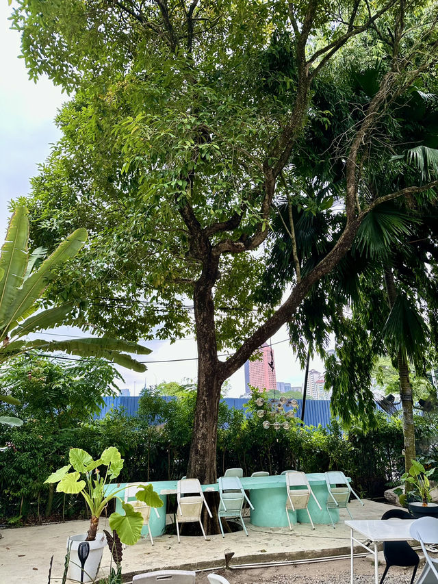 A Cafe That Doubles as an Art Installation