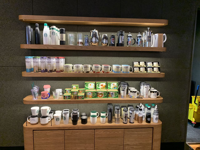 ☕ Cozy Coffee Fix at Starbucks Terminal 21 Pattaya