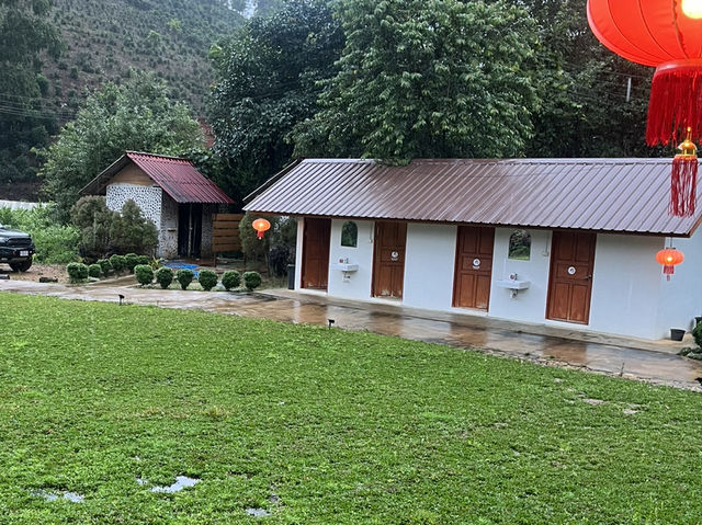 Baan Daeng Resort บ้านดินกลางหุบเขา