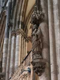 Gothic Grandeur: Cologne Cathedral’s Towering Wow Factor!