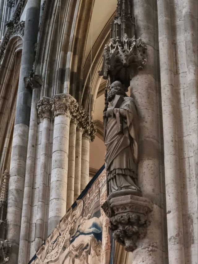 Gothic Grandeur: Cologne Cathedral’s Towering Wow Factor!