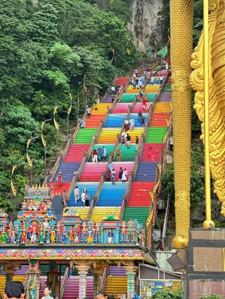 Sightseeing Without Suffering: Batu Caves From Below