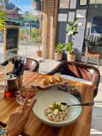 Grow High: Island Breakfast Spot