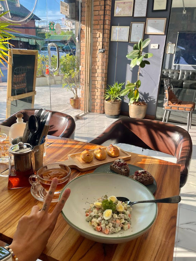 Grow High: Island Breakfast Spot