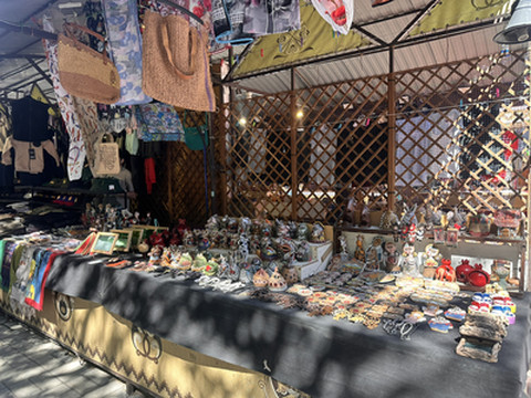 Vernissage Market／ヴェルニサージュ市場｜エレバン“青空ギャラリーを