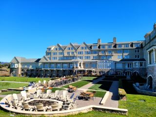 Ritz-Carlton!! A must-experience luxury hotel!!