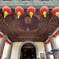 Solo Traveler's Guide to Kek Lok Si Temple: Penang's Majestic Buddhist Wonder** 🏯