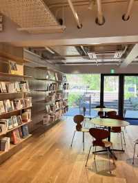 Waseda International House of Literature (Haruki Murakami Library) – A Lyrical Tunnel of Words in To