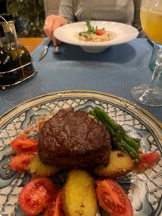 분위기＋비주얼＋맛까지 완벽한 한 끼🍷