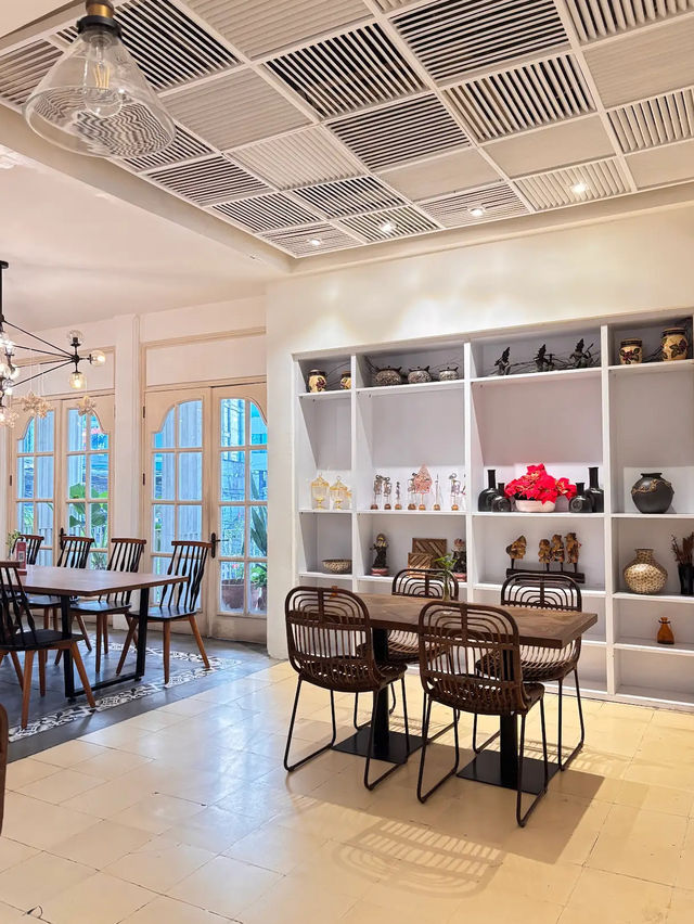 Kembang Tandjoeng, Jakarta’s Heritage Café with a Floral Soul