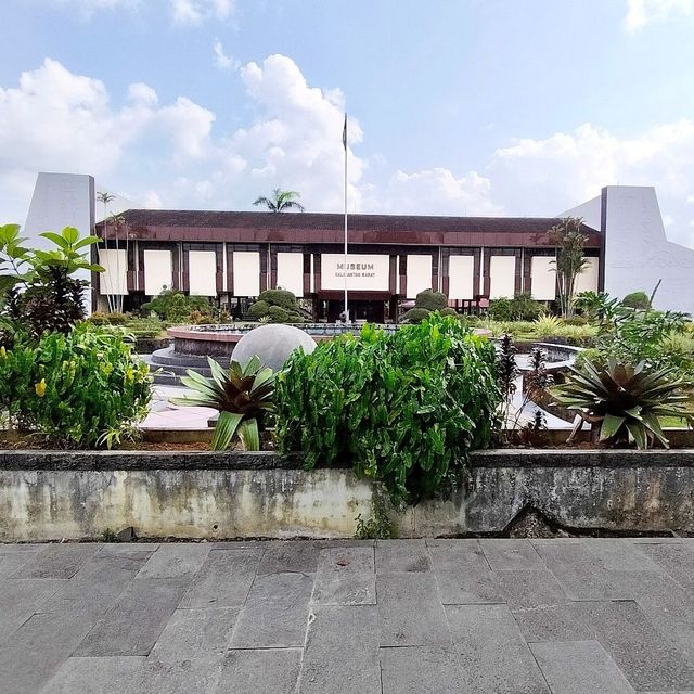 Pontianak's Cultural Gem: The West Kalimantan Museum and Dayak Heritage