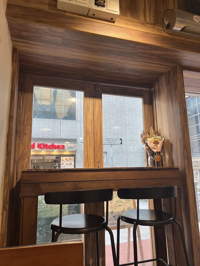 Meanwhile Coffee Hong Kong, Cozy Brews in the Heart of Sheung Wan