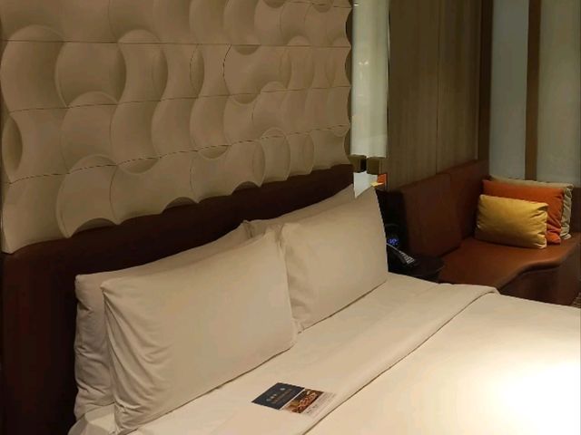 Transit in Style – My Airport Stay at Crowne Plaza Changi Singapore