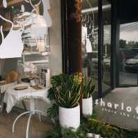 Sharlotte Cafe in Batam