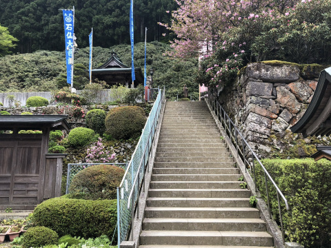 第六十番札所 横峰寺｜愛媛県西条市 「石鎚山の中腹に抱かれた、天空の