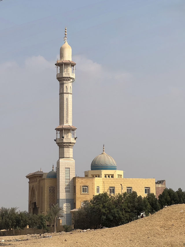 🕌 고요한 신성함, 이집트의 모스크를 거닐다 🌾