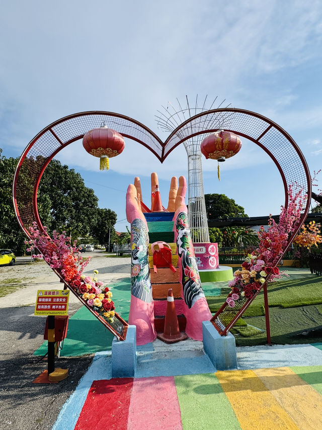 Heart Arches & Happy Laughs at Bailong Wang Gong