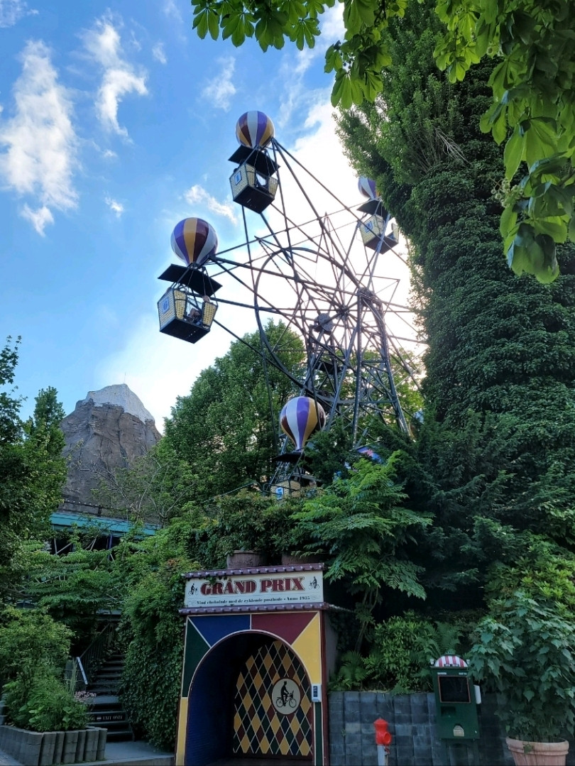 🇩🇰コペンハーゲン] 北欧の魅力が詰まった遊園地！チボリ公園 | Trip