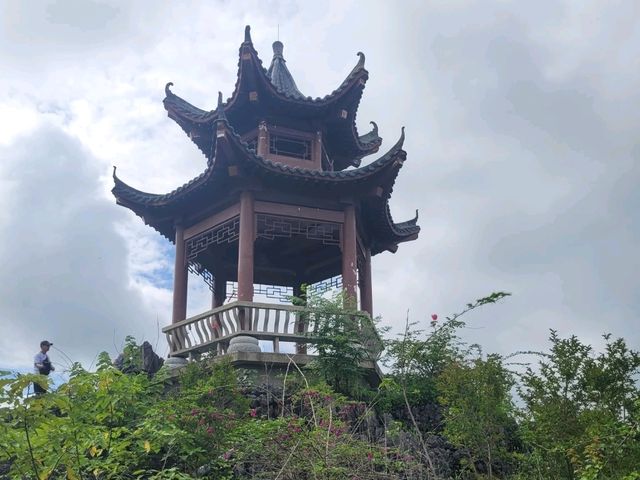 「地表最狂石林」富川•神劍石林景區「橫看成嶺側成峰」 「地表最狂石林」富川•神劍石林景區「橫看成嶺側成峰」