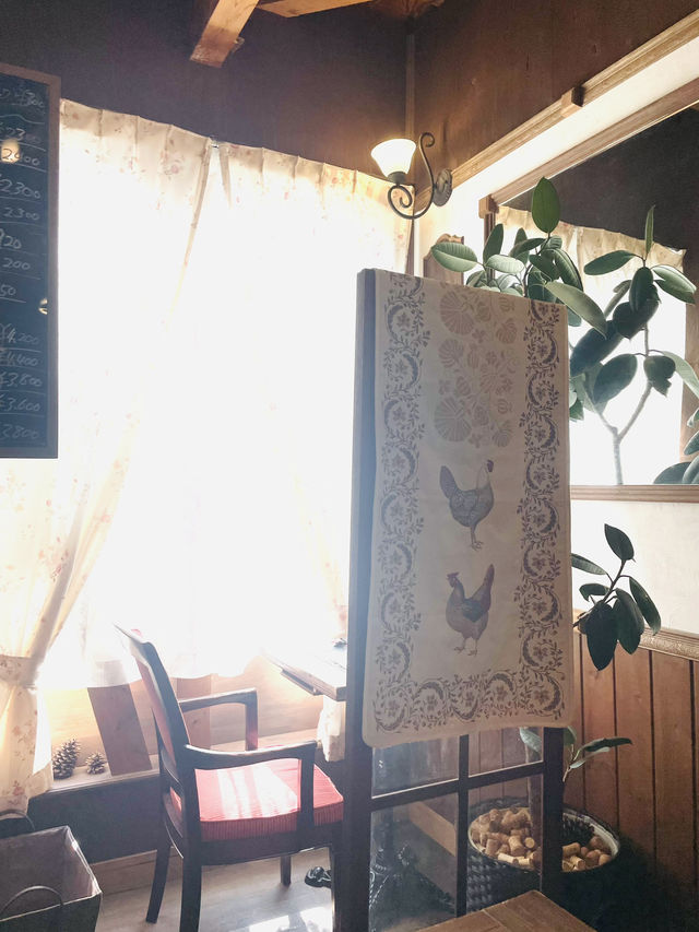 【神奈川県/鎌倉　海に近い材木座で、フランスの郷土料理と伝統菓子を味わえるお店】