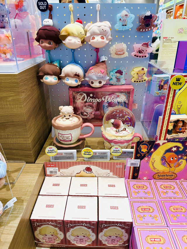 ถ่ายรูปกับน้อง molly ที่ popmart