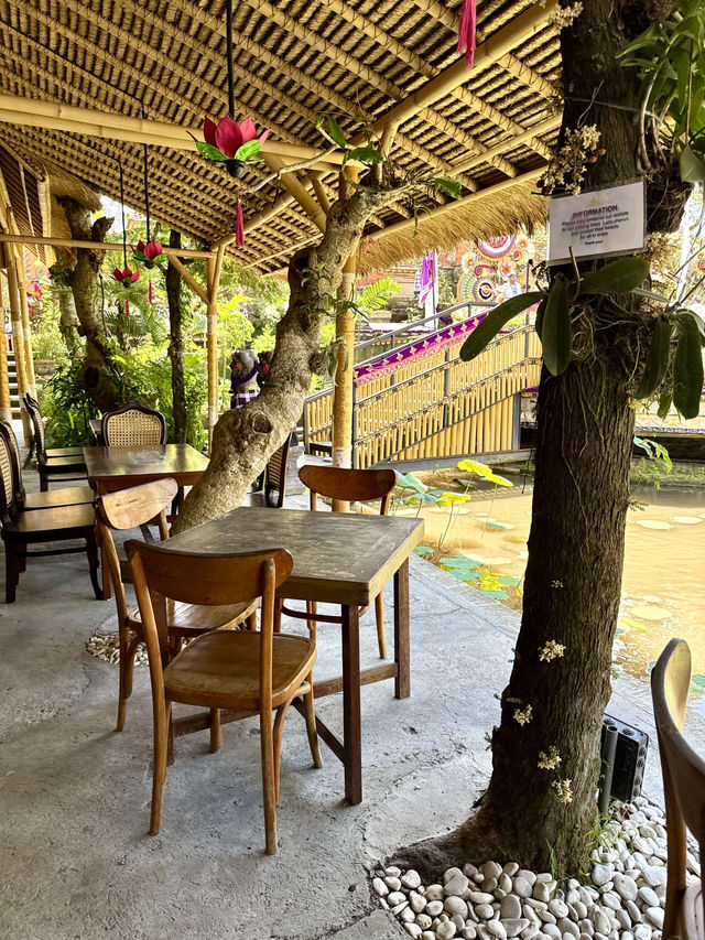 🌸 Scenic Sips at Café Lotus, Ubud 🌸 Scenic Sips at Café Lotus, Ubud