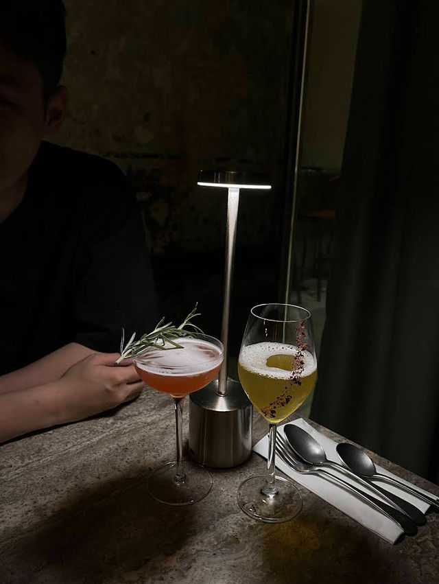 Monograph Dining, Aesthetic Plates in a Minimalist Hideout 