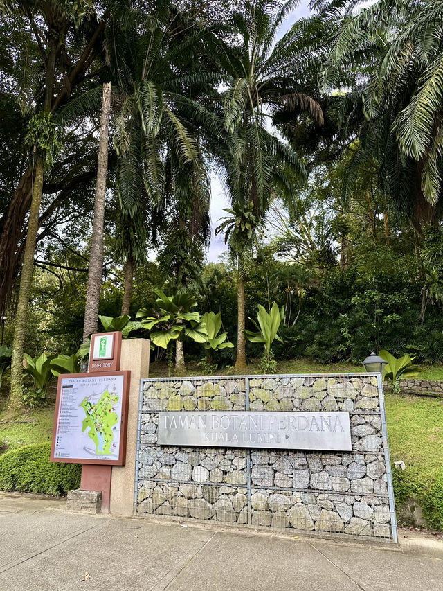 🪧 Traveler’s Tip from the Signboard — Right Outside Muzium Negara MRT Station