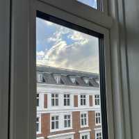 【哥本哈根住宿真．推薦】Hotel Mayfair 位置超方便！行去地鐵站同火車站都係5-10分鐘🚇 大堂有免費水斟＋Board Game玩！