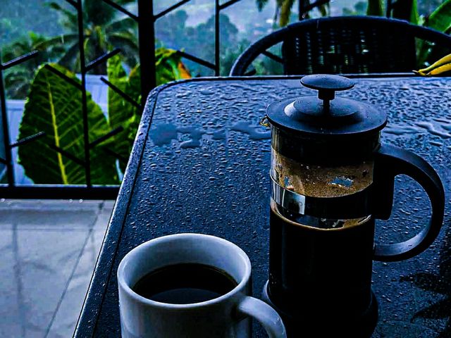 Finding Calm at Hideout sa Babag
