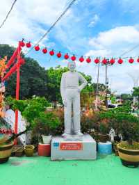 Discover Melaka Sunny Statues Temple Beauty🌸