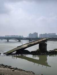 中國泉州 洛陽古街 古橋 弘一大師 老子石雕像