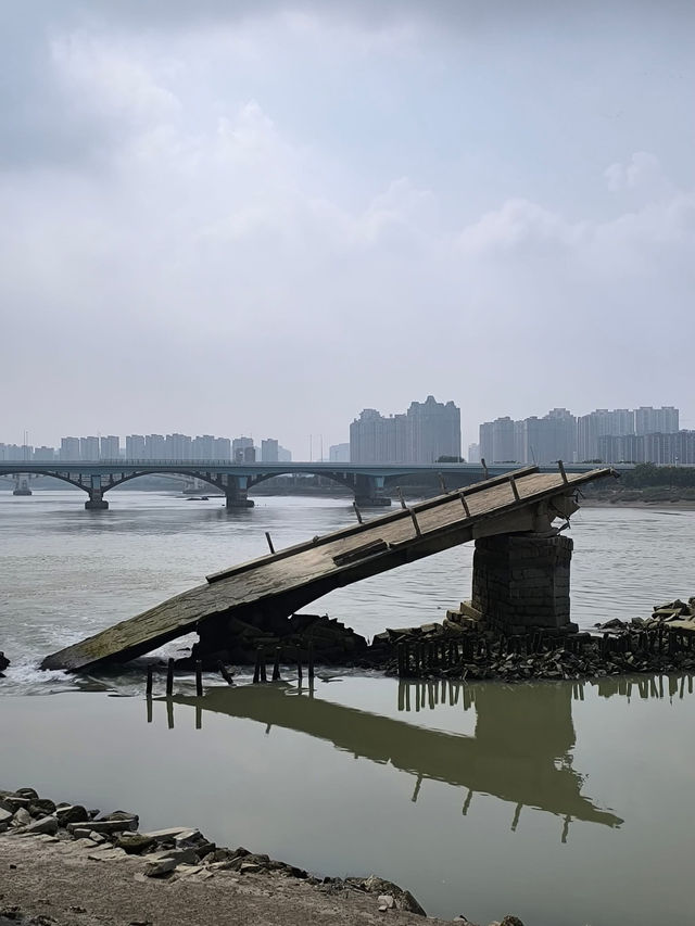 中國泉州 洛陽古街 古橋 弘一大師 老子石雕像 中國泉州 洛陽古街 古橋 弘一大師 老子石雕像