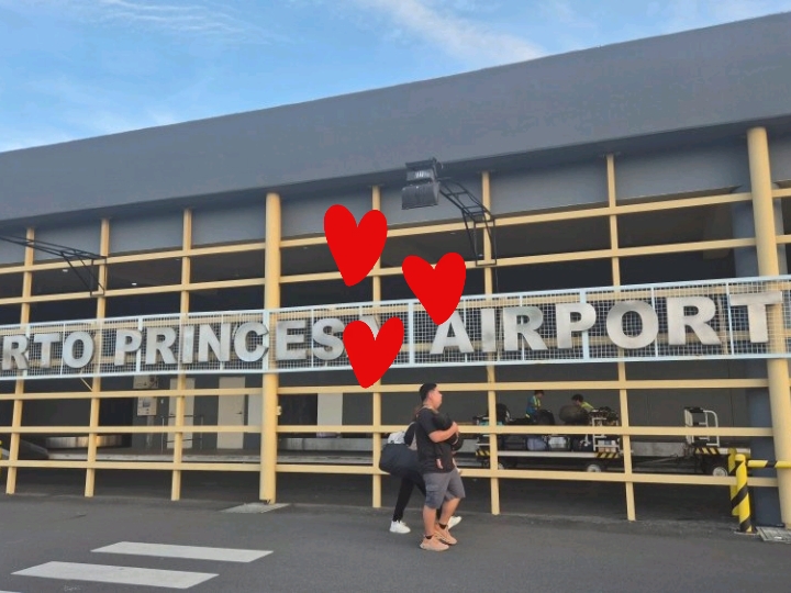 Bắt đầu từ sân bay Puerto Princesa, bến du thuyền, bãi biển, dòng sông ngầm, các điểm tham quan du lịch ở trung tâm thành phố.