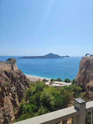Пляж Капуташ: бухта Каньона, зажатая между горами 🌊🏖️