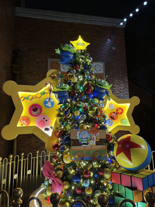 Christmas at Shanghai Disney Resort!