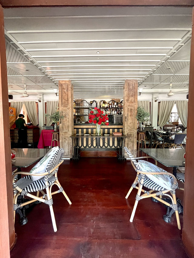 A tranquil Dining Gem. 