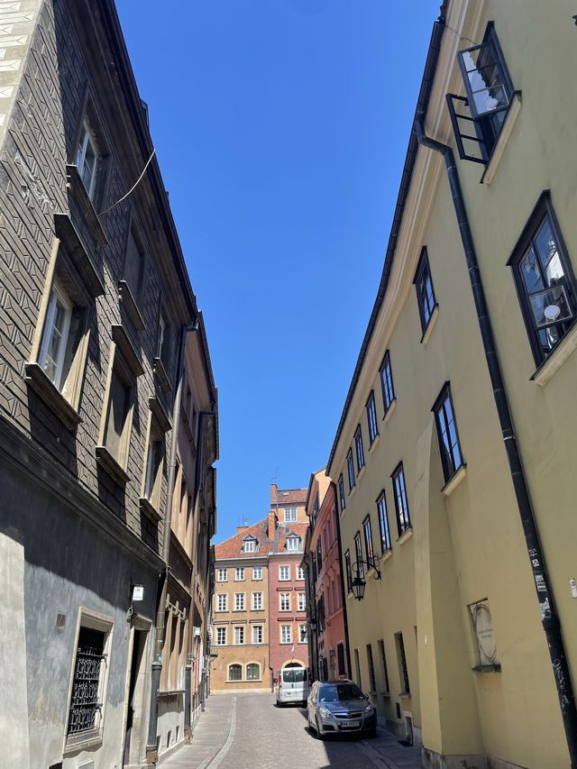 【ポーランド🇵🇱/メルヘンチックな旧市街と人魚の像】