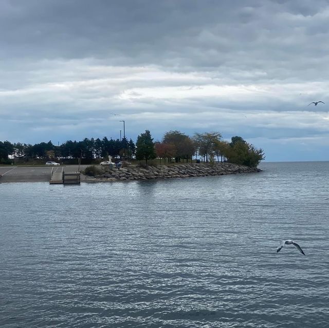 Lakefront Promenade Park in autumn 🇨🇦