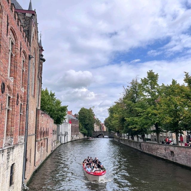 Exploring Brugge, a beautiful, historic Flemish city