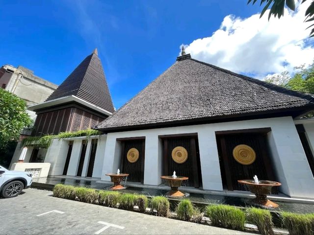 “Harmony in the Heart of Kuta: A Timeless Balinese Retreat”
