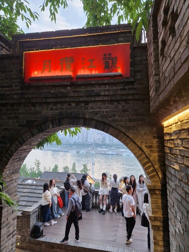 Where time slows down in Chongqing: Explore Longmenhao Old Street