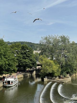 Bath! What a gem! 🇬🇧 
The Roman Baths are absolutely incredible - soaking in 2000 years of history while seeing the ancient hot springs still bubbling away. 

The Georgian architecture is breathtaking, especially the Royal Crescent’s sweeping curve. 

Bath Abbey’s tower climb gives amazing city views, and Pulteney Bridge with its shops built right on top is so unique. 

#england #uk Don’t miss Thermae Bath Spa’s rooftop pool - bathing in the same thermal waters as the Romans! Perfect blend of ancient history and modern luxury! #Bath #England #Travel