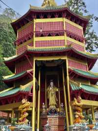 Why Wat Khao Takiap Pagoda Is a Must-See but Beware the Monkeys