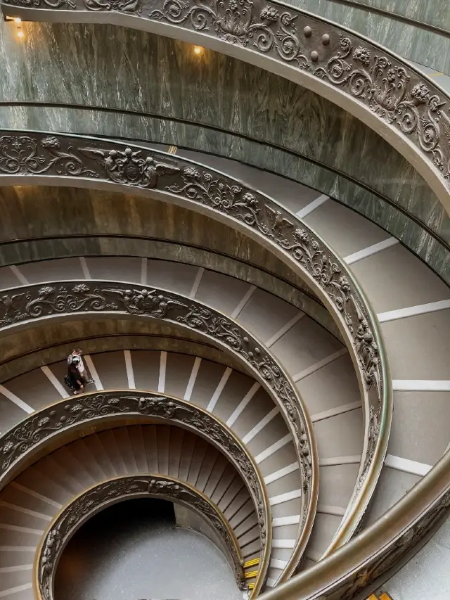 🎨 The Vatican Museums: A Treasure Trove of Art, Faith & History 🇻🇦✨