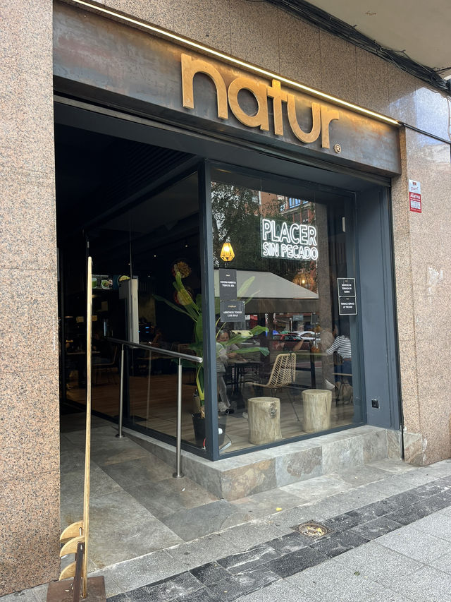 ✨Is this the best poke restaurant in Bilbao? 🌺🥑