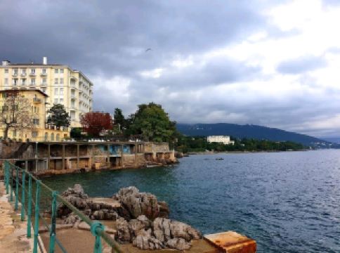 Autumn Lovran Guide🍂