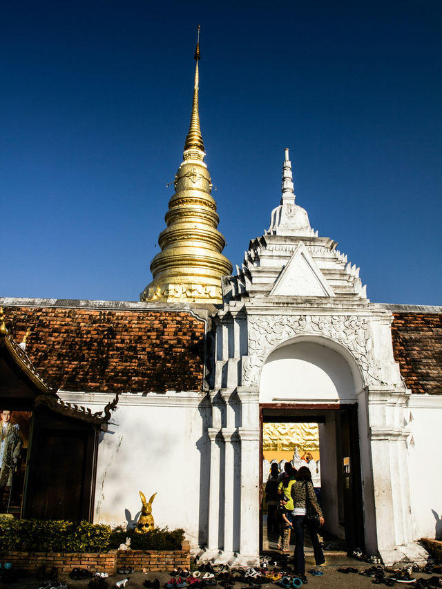 천천히 흐르는 기도의 강, 왓 포 
